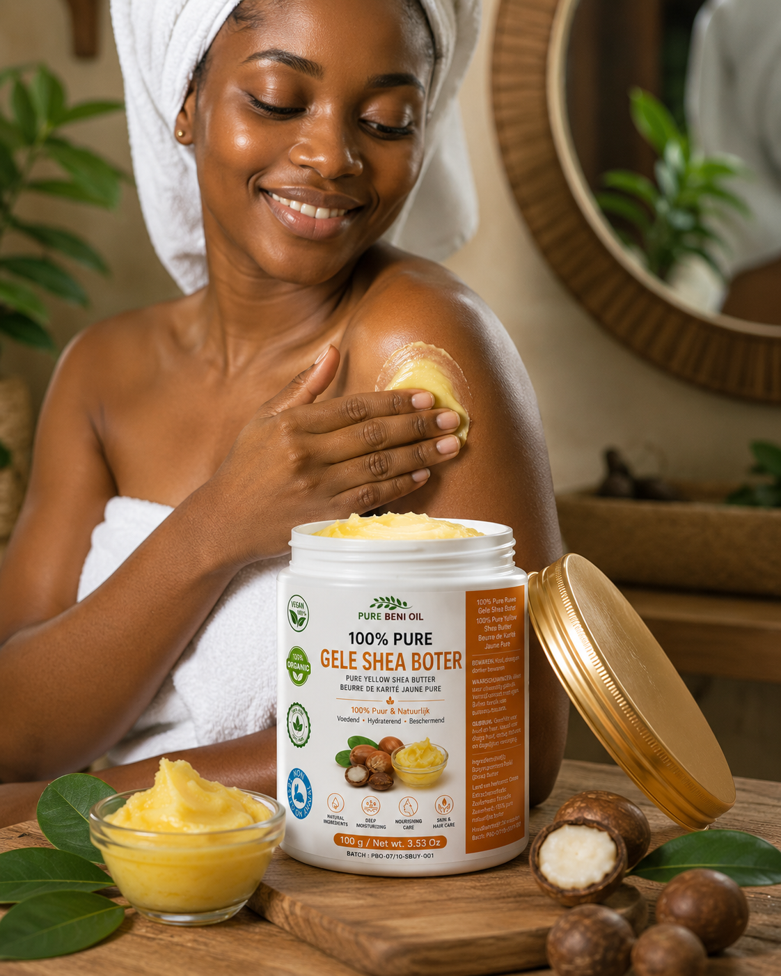 Vrouw gebruikt PURE BENI 100% pure gele shea boter op huid